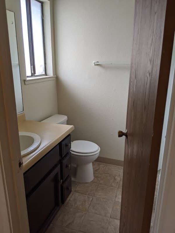 Building Photo - Competitively priced Two Bedroom Apartment...