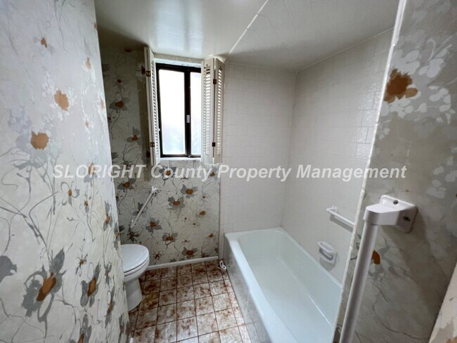 Building Photo - AVAILABLE MAY - Large 4 Bedroom / 3 Bathroom Home in Santa Margarita