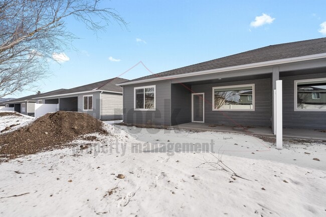 Building Photo - 1329 N Tschirley St