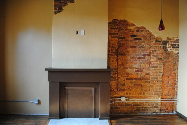 Building Photo - 115 S 8th St