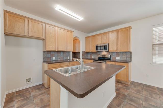 Building Photo - 9913 Lexington Dr