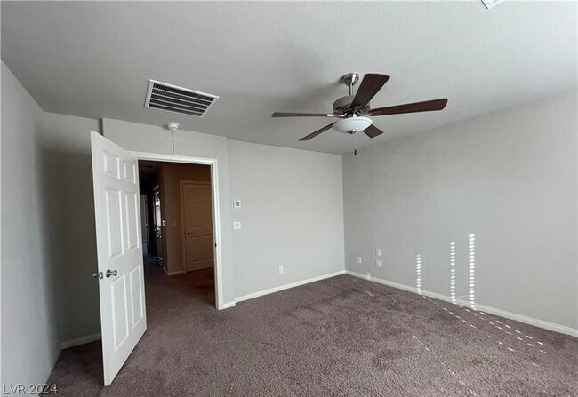 Building Photo - 7441 Sunray Point St