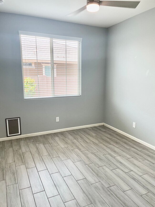Building Photo - 5 Bedroom/3 Bath Home in Chandler!