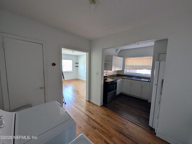 Building Photo - 2136 College St