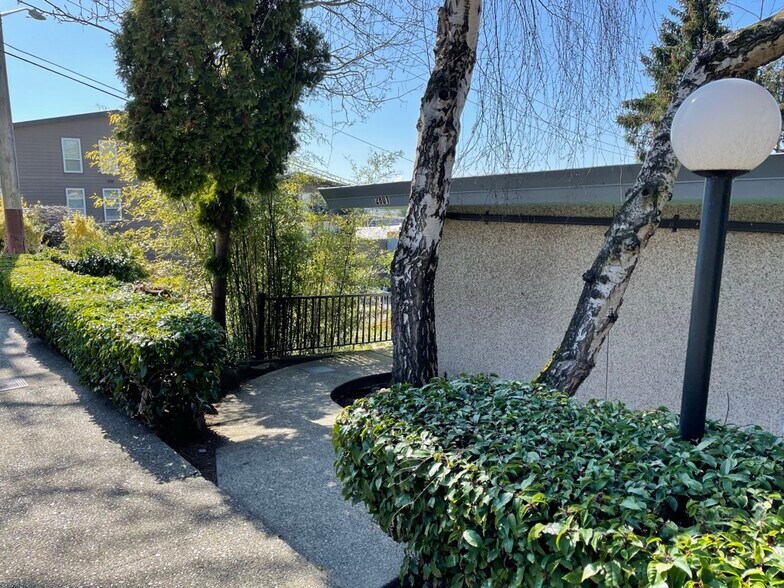 Approach from 14th Ave W. - 2801 14th Ave W