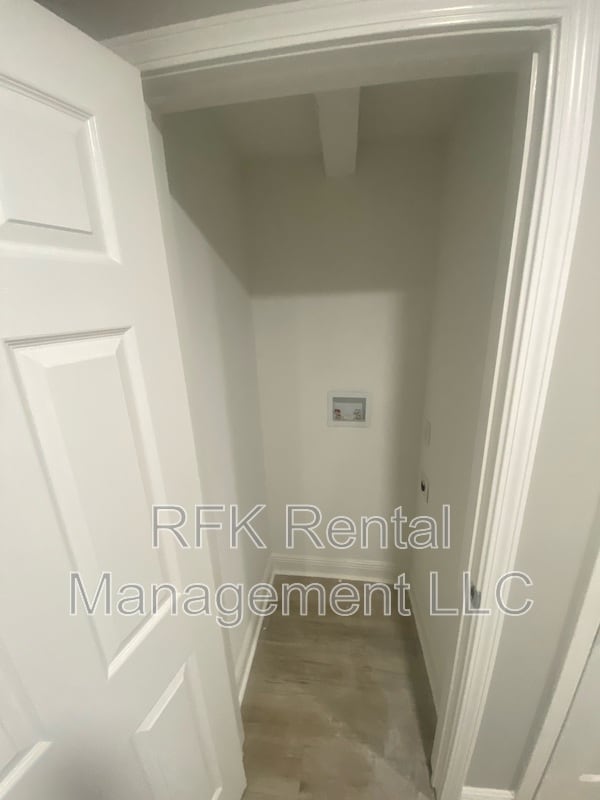 Building Photo - 2224 Langley Ave