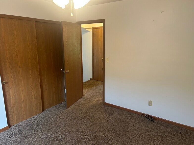 Building Photo - 432 Omar Ct