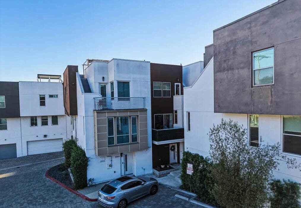 Building Photo - 2203 Selig Dr