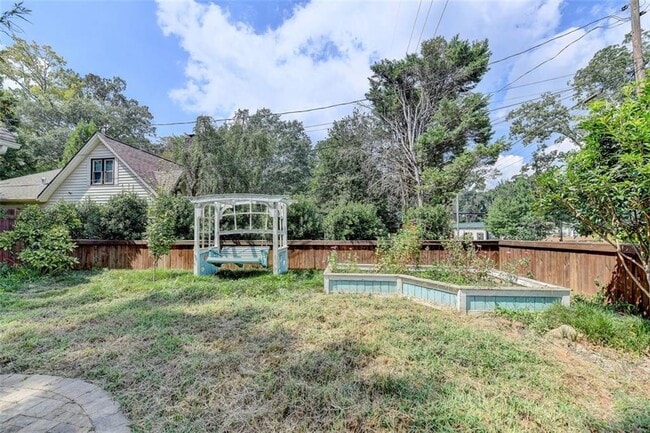 Building Photo - 309 S Columbia Dr