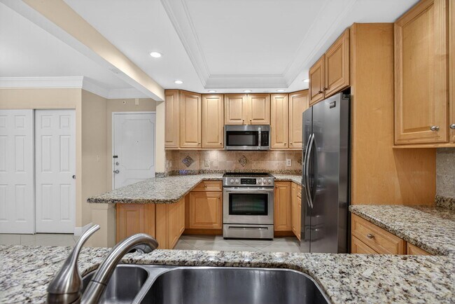 Building Photo - 405 N Ocean Blvd