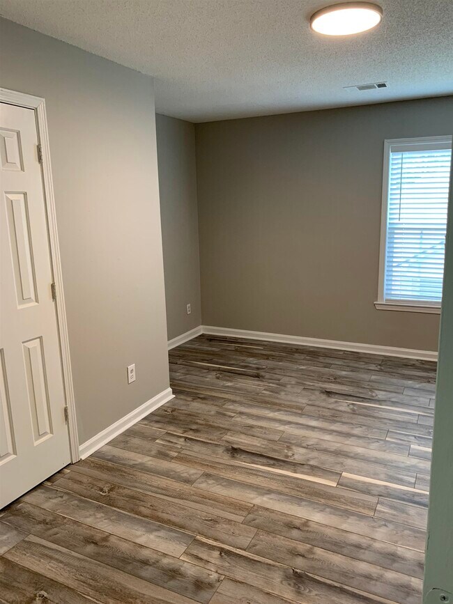 Building Photo - 4834 Sturbridge Ln