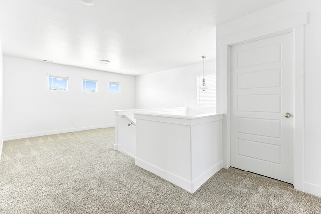 Building Photo - 4728 E Lake Corner Dr