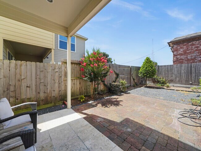 Building Photo - 9516 Cedarpost Square St