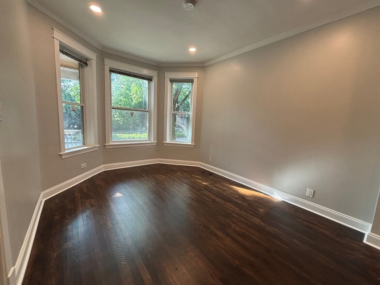 Living Room - 4317 N Ashland Ave