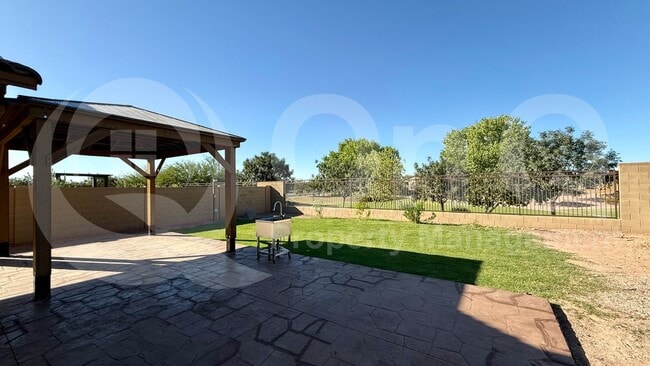 Building Photo - 40142 W Crane Dr