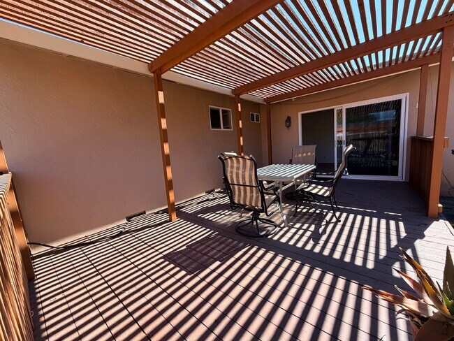 Building Photo - 1445 Sonoma Dr
