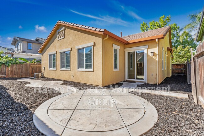 Building Photo - 1659 Whispering Wind Dr