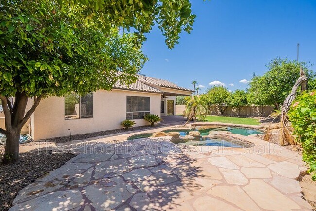 Building Photo - 4663 S Oleander Dr