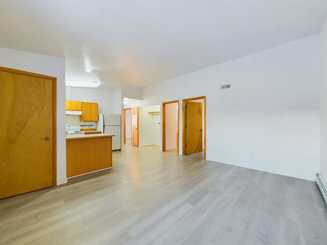 Building Photo - 604 2nd St