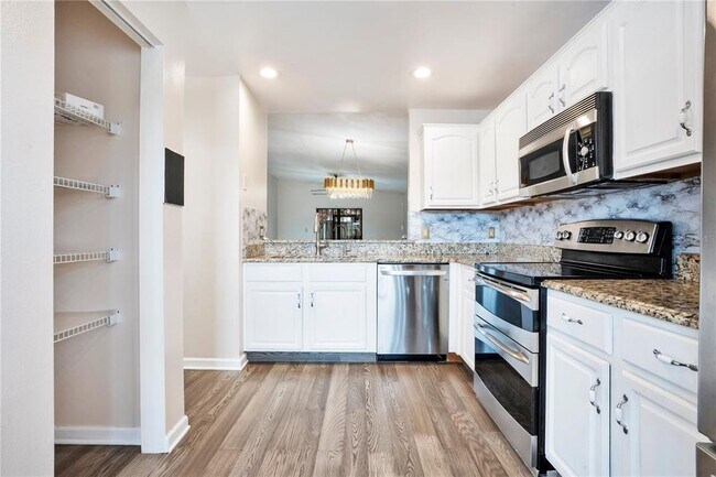 Building Photo - 4805 Kingston Cir