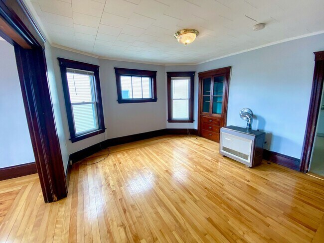 Building Photo - 14 Loring St