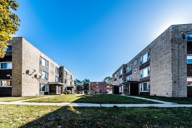 Building Photo - 14127 S School St