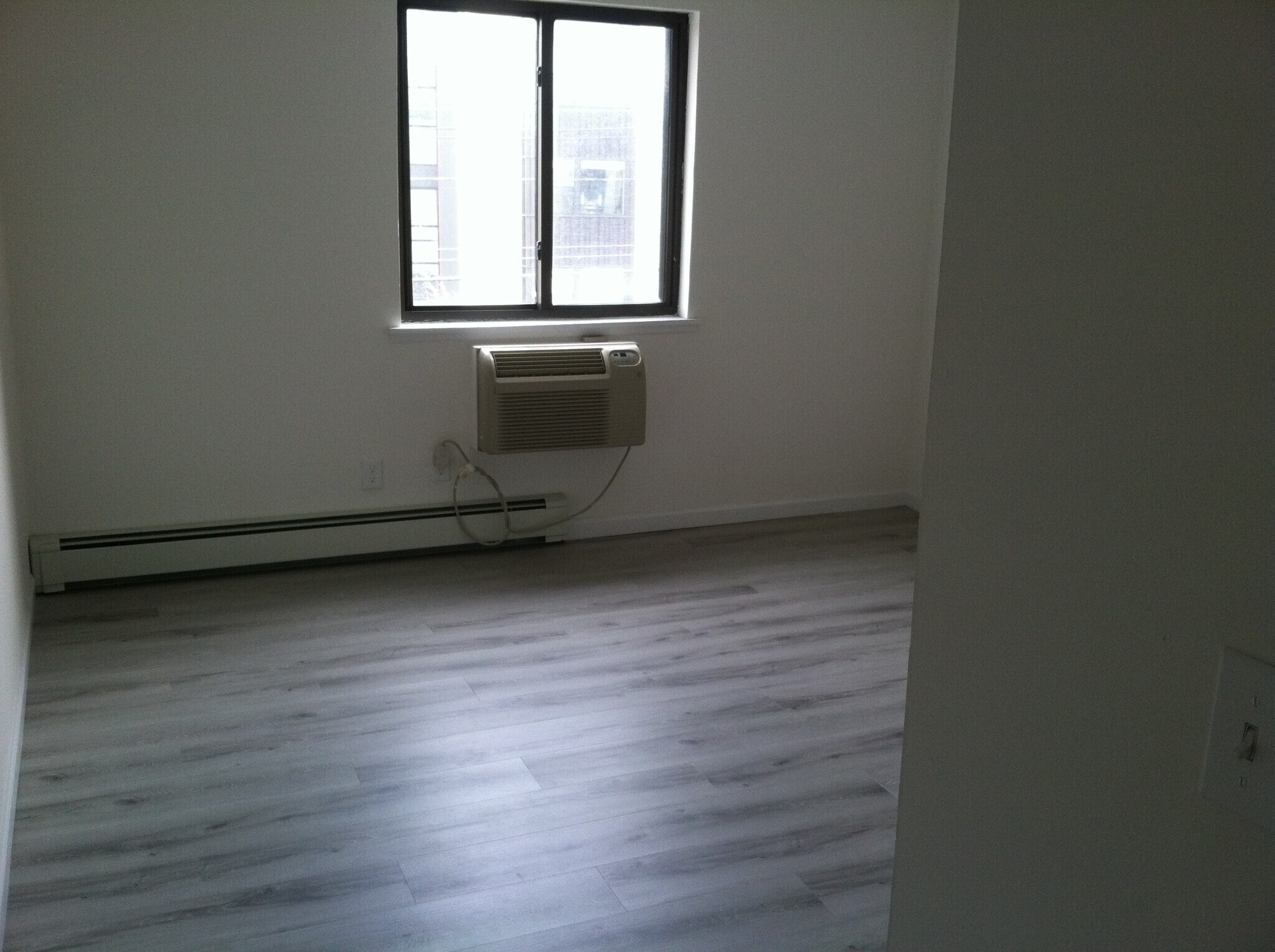 Building Photo - 792 Edgewood Ln