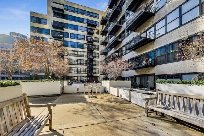 Building Photo - 130 S Canal St