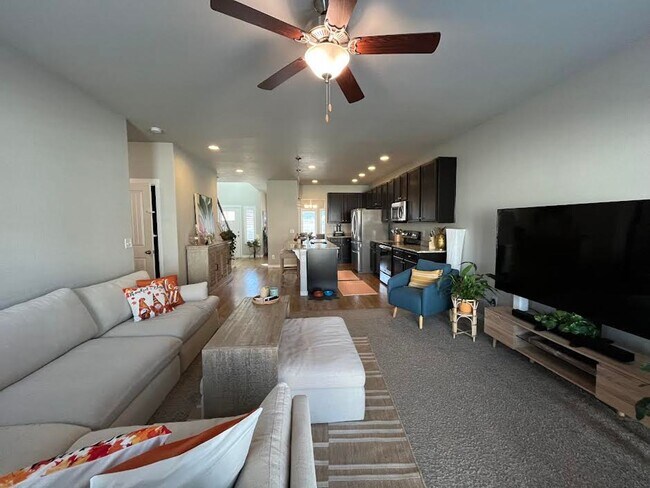 Building Photo - Beautiful 3 BD 2.5 BA Single Family Home, Built in 2019, Close to Downtown and Ft. Carson