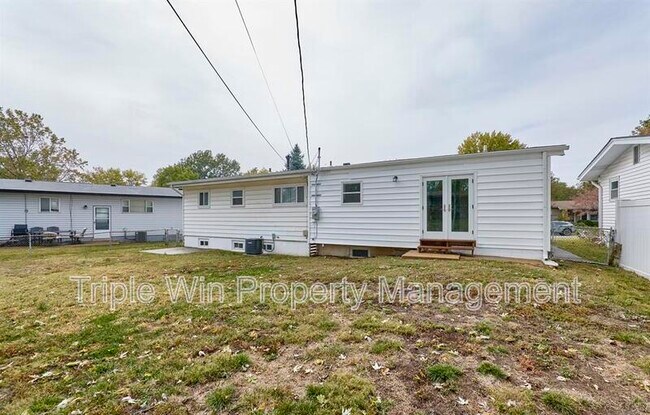 Building Photo - 803 Holiday Ave