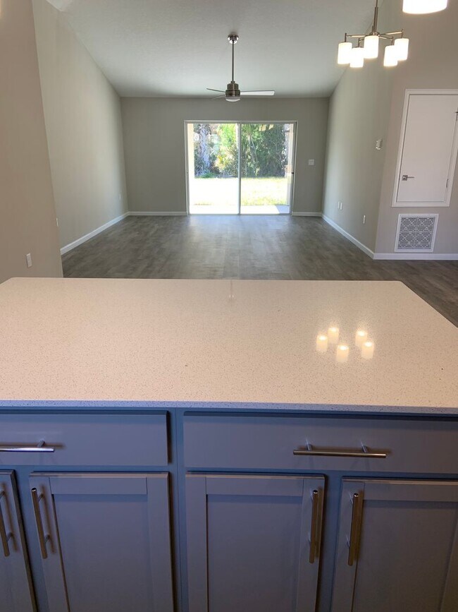 Building Photo - Newer Single Family Home!