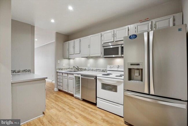 Building Photo - 1620 Beekman Pl NW