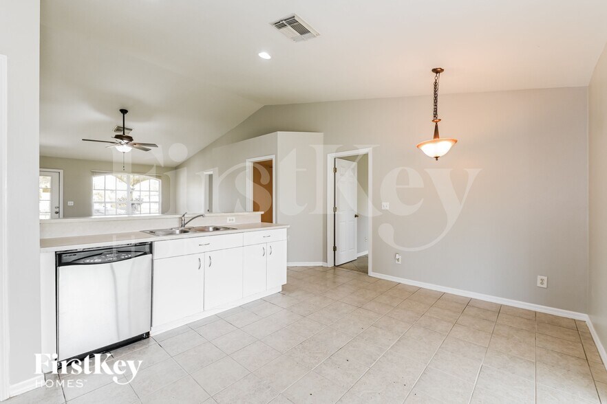 Building Photo - 2513 SW 31st St