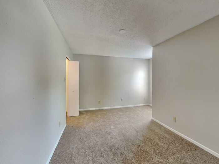 Building Photo - 6917 Earlswood Dr