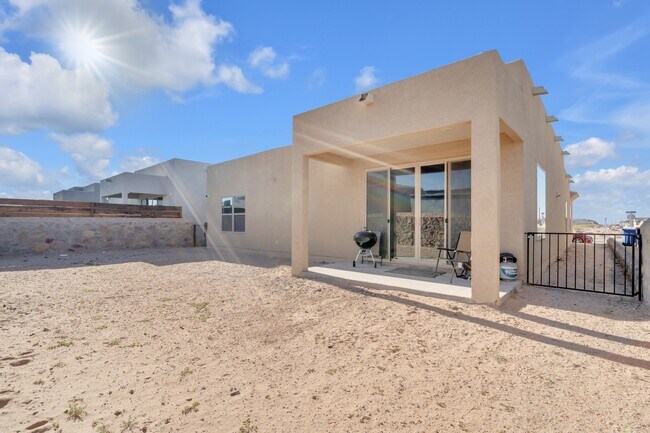 Building Photo - 12614 Amesbury