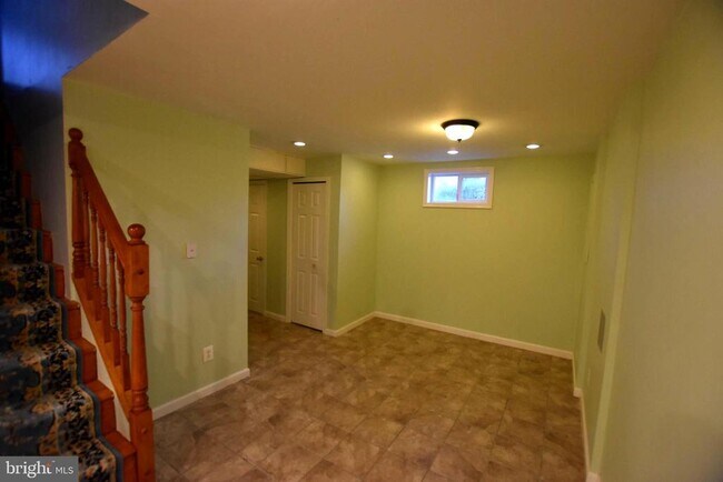 Building Photo - 10118 Cedar Ln