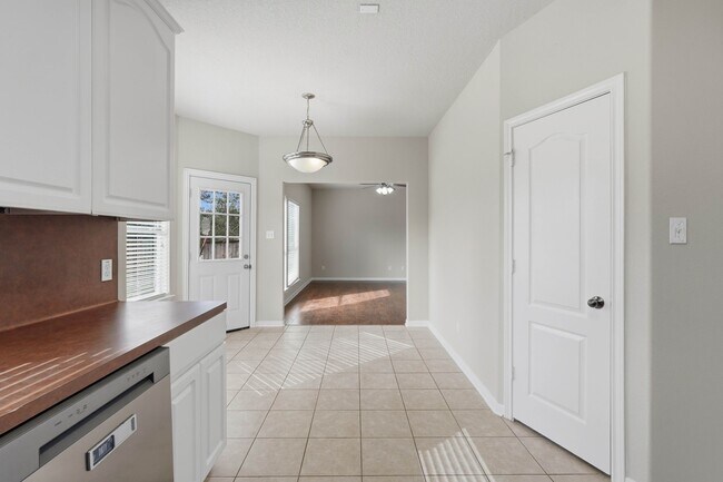 Building Photo - 12553 Canyon Hill Drive