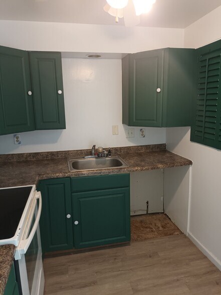 Building Photo - 5891 Beecham Dr