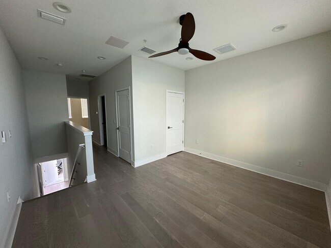 Building Photo - 140-833 Calla Terrace N