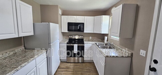 Building Photo - 638 Sharon Dr