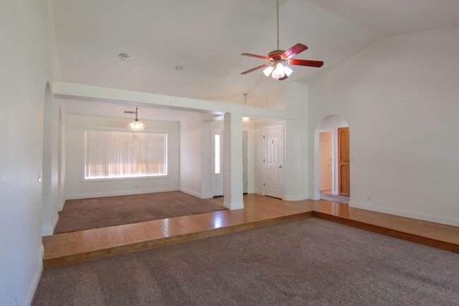 Building Photo - 3 Bedroom Home in Country Heights
