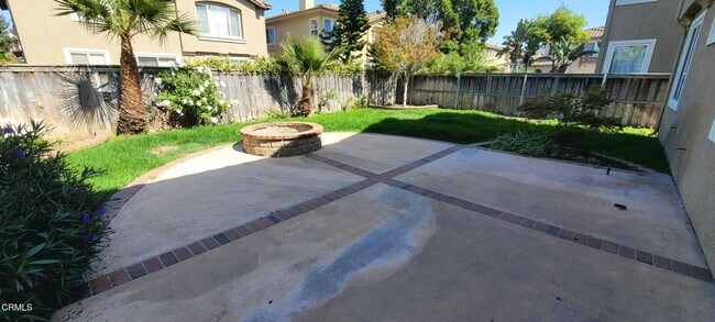 Building Photo - 822 Belleza Dr