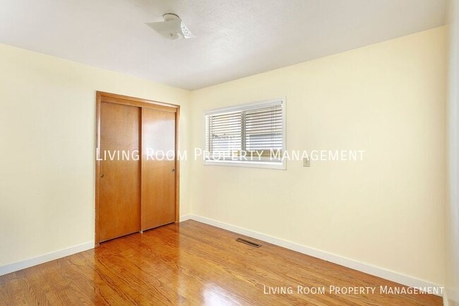 Building Photo - 8414 N Peninsular Ave