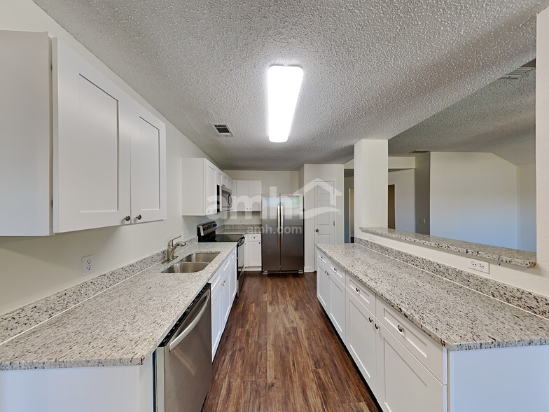 Building Photo - 1600 Waters Edge Dr