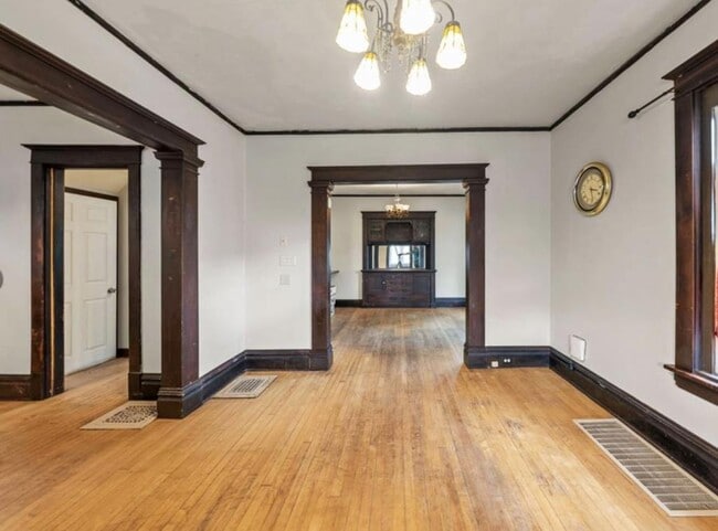 Building Photo - 311 E 31st St