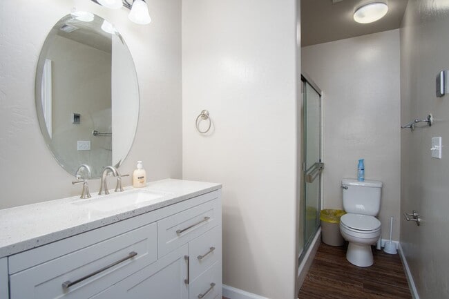 Building Photo - Full Furnished Short or Long-term rental i...
