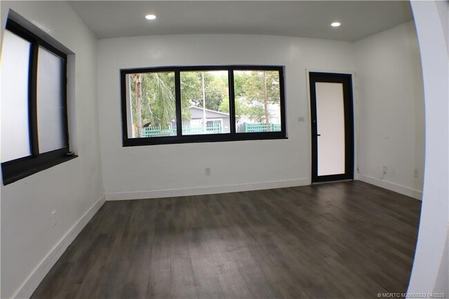 Building Photo - 1144 NW 30th St