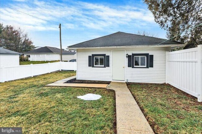 Building Photo - 2 Bed 1 Bath Single Family Home In Mount Joy