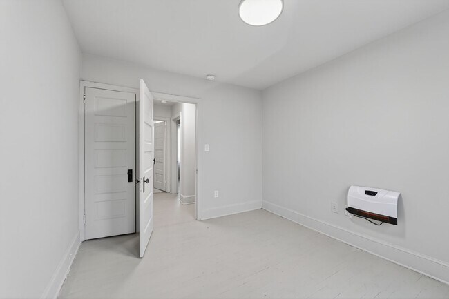 Building Photo - 1239 Penn St NE