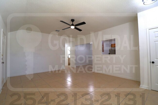 Building Photo - 2802 Alma Dr